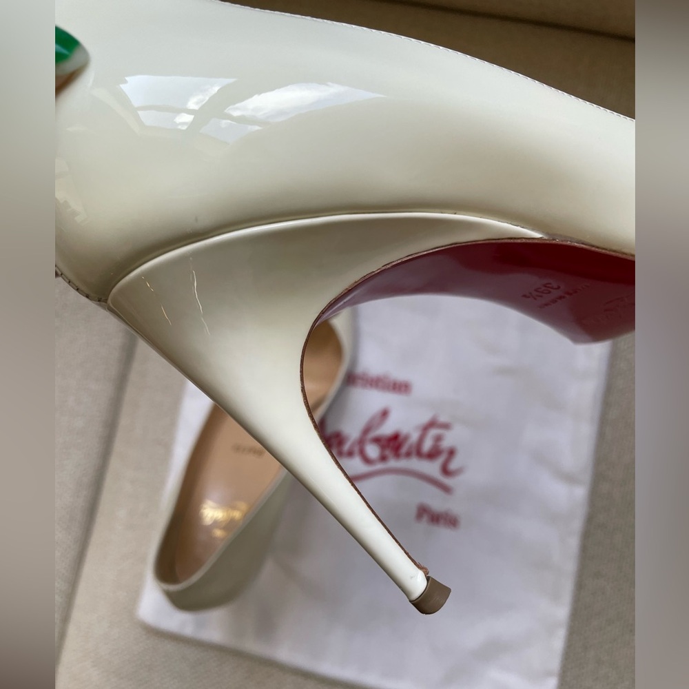 Christian Louboutin Cream/White Patent Leather
Pumps EU 39.5 - Picture 12 of 15
